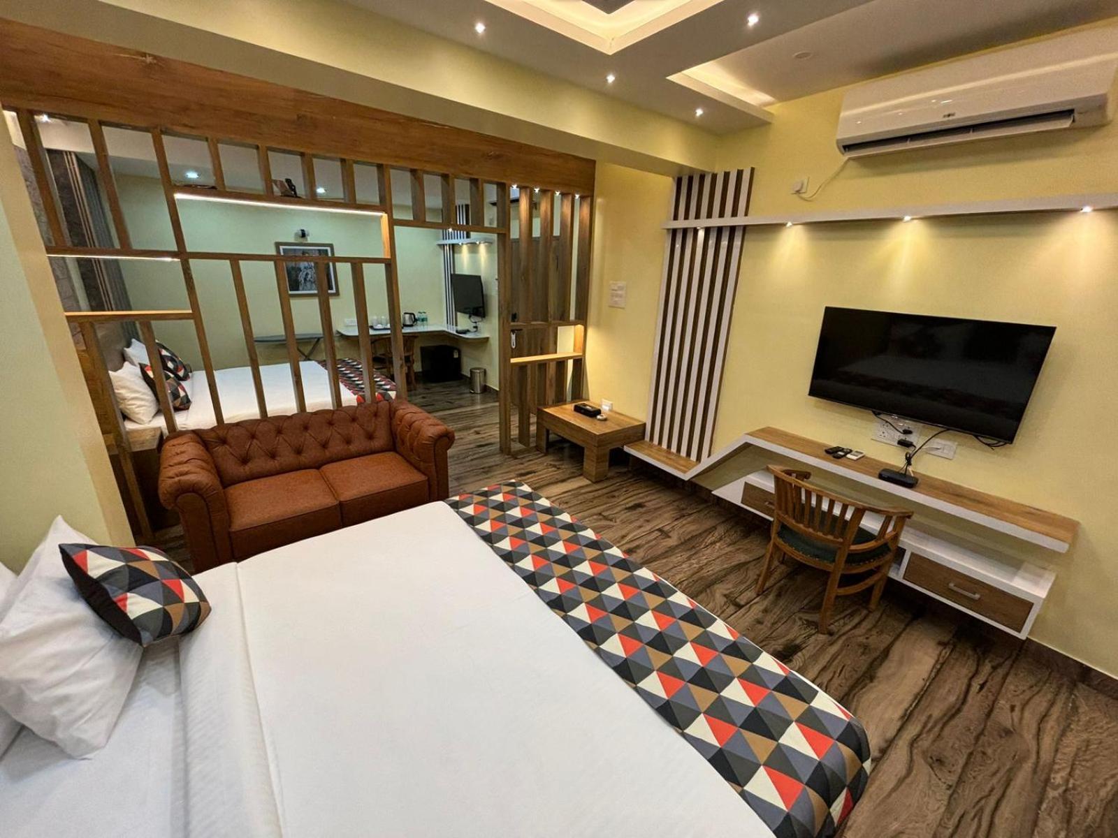 Forest Transit Hotel Kojambuttúr Kültér fotó